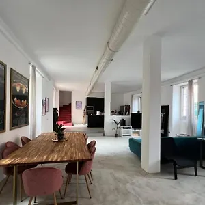 https://splendido-loft-su-due-livelli.it-lombardy.com